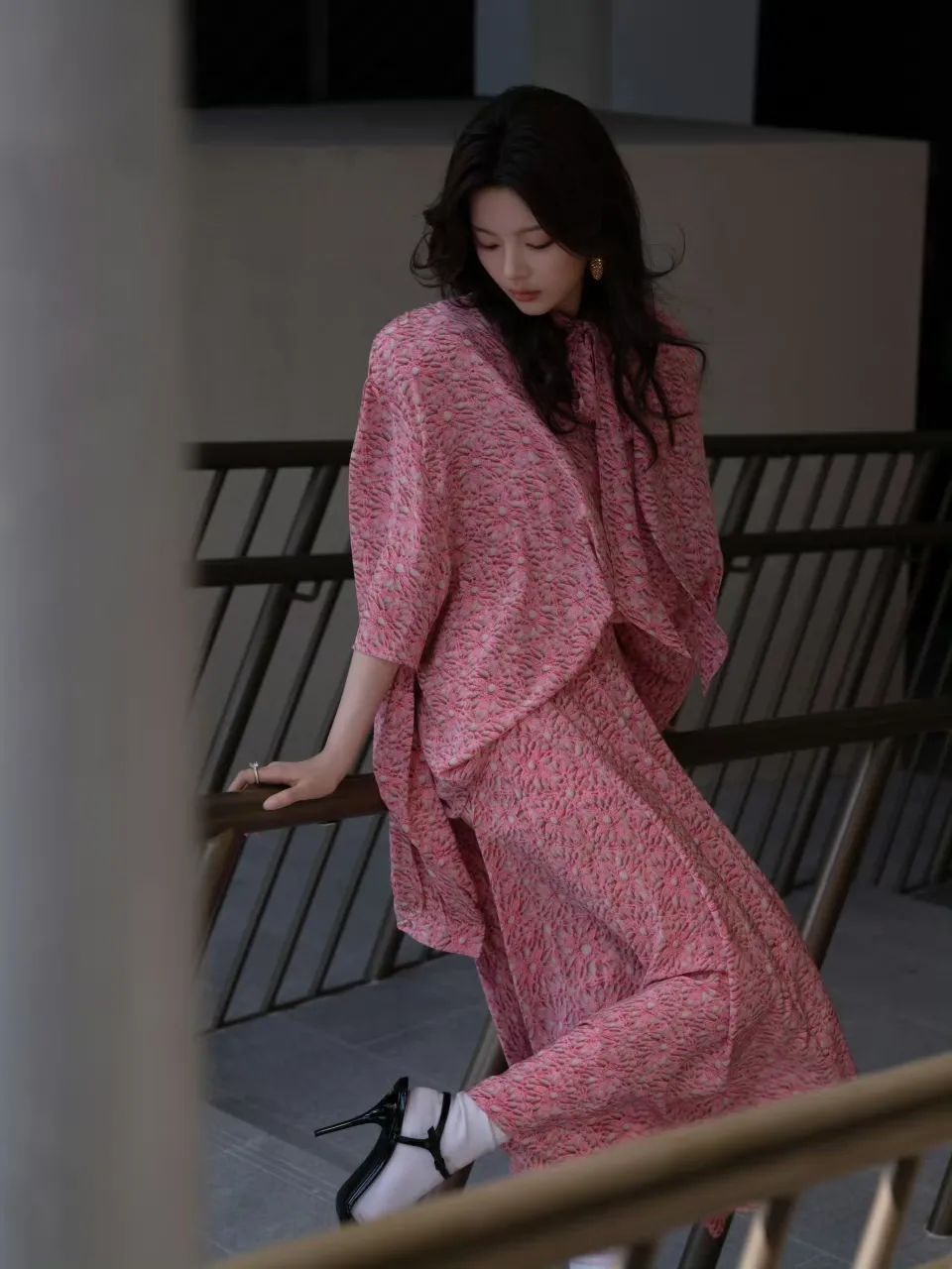 双开门的杨超越，反差感这么大？